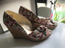 jolies sandales  compensées