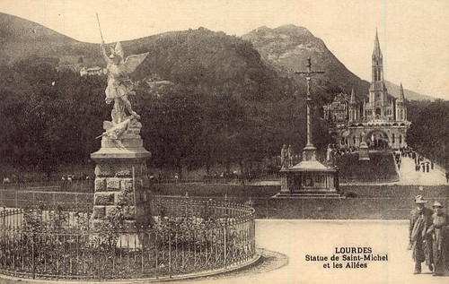 Lourdes statue saint michel - lourdes, saint-michel