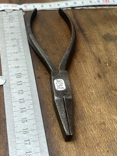 Old tool outil - outil, pince