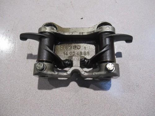 Culbuteur cylindre gauche