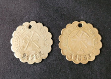Lot deux médailles jetons Mines de Carmaux ronds lobés unifaces maillechort
