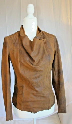 Zara woman faux sued - ,