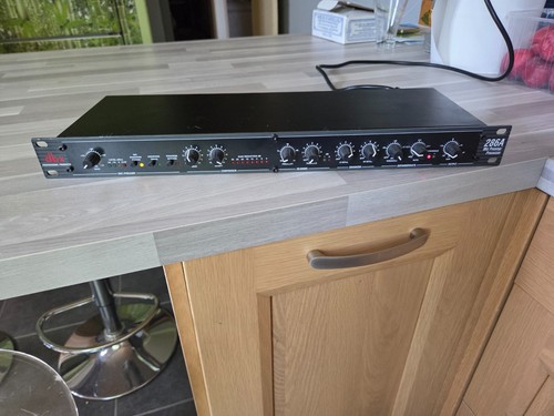 Dbx microphone preamplifier - dbx,