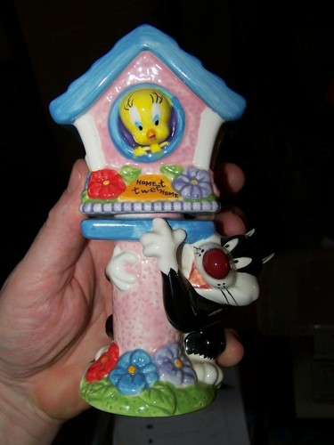 Tweety and sylvester salt - and,