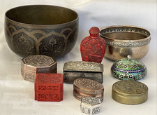 Lot de 7 boîtes, 2 bols, 1 flacon parfum, argent, métal, bois, émaillé, sculpté