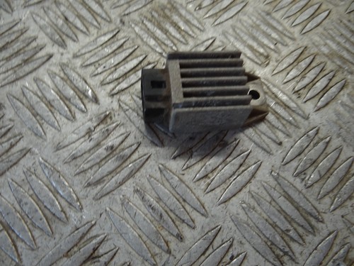 Regulateur tension ou - de,