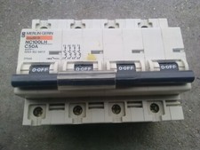 disjoncteur 4 poles  tetra SCHNEIDER C50 50Amp NC100LH 3 pôles + neutre 50kA