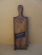ancienne trancheuse à légumes en bois mandoline TICHET rue Saint-Sauveur Paris