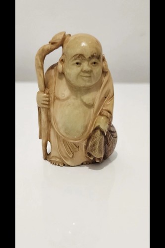 Statuette ancienne signée