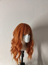 Perruque rousse ondulée –
