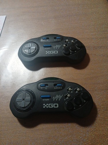 Lot manettes sega megadrive - 2,
