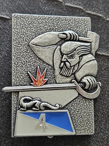 Insigne pucelle militaire - insigne,