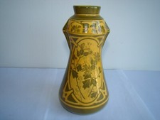 Rare vase bicolore signé