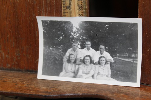 Vintage photo pretty ladies - photo,