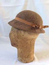 Petit chapeau rond ancien en feutre poils de chameau