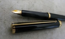 BEAU STYLO PLUME S.T. DUPONT LAQUE DE CHINE NOIRE - PLUME EN OR MASSIF 18 CARATS