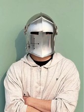 Casque barbuta médiéval fait