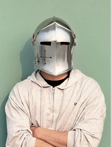 Casque barbuta médiéval - , fait
