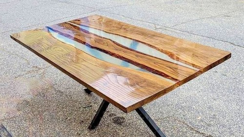 Table époxy transparente avec