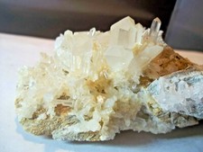 MINÉRAUX.  QUARTZ CRISTAL DE