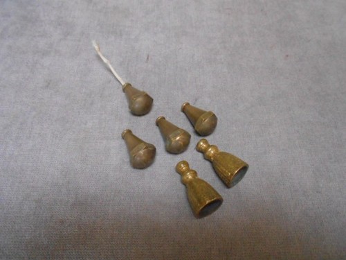 Anciens glands en bronze - ,