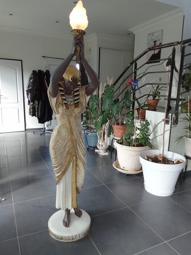 Grand lampadaire femme - lampadaire,