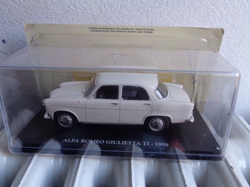 Voiture miniature alfa romeo - voiture,