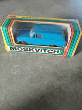 Ancienne Voiture Moskvitch Break Bleu made In URSS
