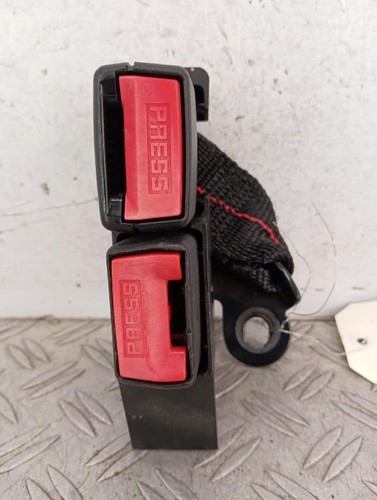 Attache ceinture arriere - , droit