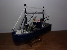 Bateau de pêche en bois chalutier Wooden boat Fishing boat trawler Barco pesca