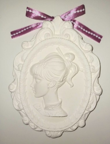 Décor médaillon femme - , en