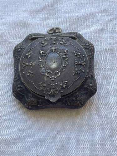 Ancienne petite boite pilule - a,