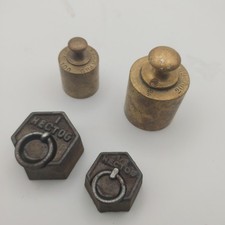 Lot d'ancien poids Exagonal  Et Laiton balance Roberval  Hectogramme 