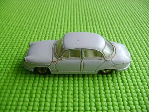 Dinky toys 547 panhard pl17 - dinky,