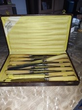 Ancien coffret de 12 couteaux