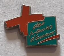 pins croix rouge  arthus