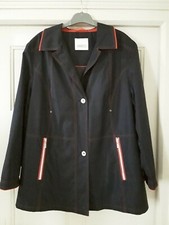 TRÈS BELLE VESTE NOIRE et