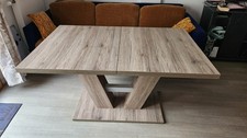 Table contemporaine