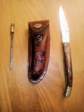 Laguiole, couteau de poche avec étui de ceinture en cuir et fusil.