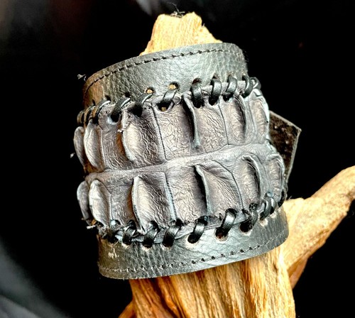 Bracelet large cuir de - en,