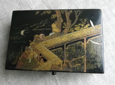 ANCIENNE BOÎTE EN PAPIER MACHÉ LAQUÉ - DÉCOR ASIATIQUE DORÉ