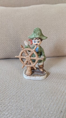 Figurine pirate gouvernail