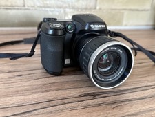 Appareil photo numérique fujifilm Finepix S5600 , fonctionnel .