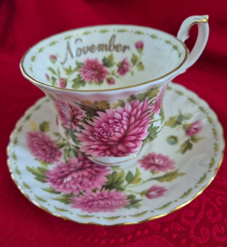 Tasse sous royal - :,