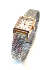 Montre OMEGA femme années 60 – boîtier plaqué or carré