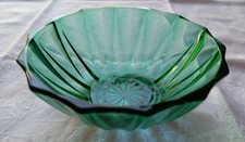 1 petite coupe / coupelle vintage verre à facette vert ARCOROC ARQUES France