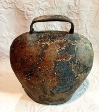 ANCIENNE  CLOCHE DE VACHE  D' ALPAGE  EN FER  SONNAILLE 17 CM DN4679