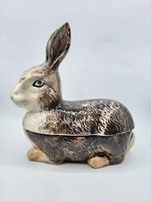Terrine en faïence barbotine formant lapin lièvre début XXème