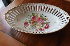 ancienne corbeille a fruits ou pain en porcelaine ajourée DECOR FLEURS & ROSES