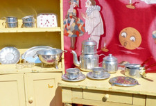 BEL ensemble de DINETTE ANCIENNE en ALUMINIUM et PLASTIQUE vers 1930/ 1940